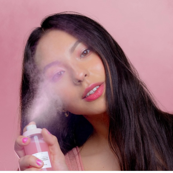 Glow Recipe Watermelon Glow Ultra-Fine Hydrating Mist - Picture 3 of 15